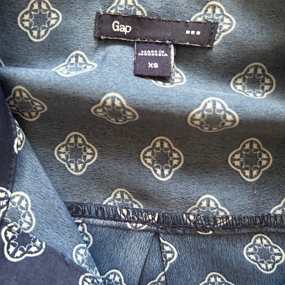 GAP Button Down Shirt - Picture 3 of 5